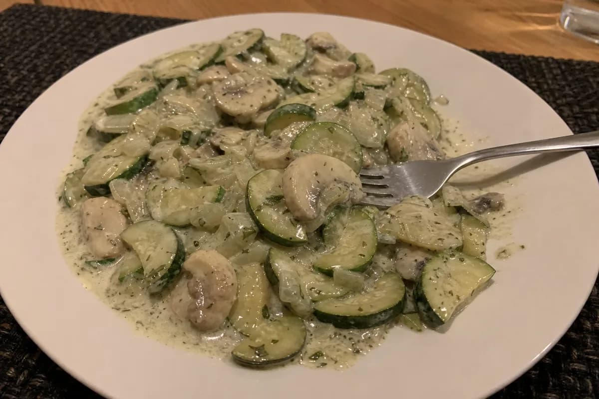 Cremige Zucchini-Pfanne