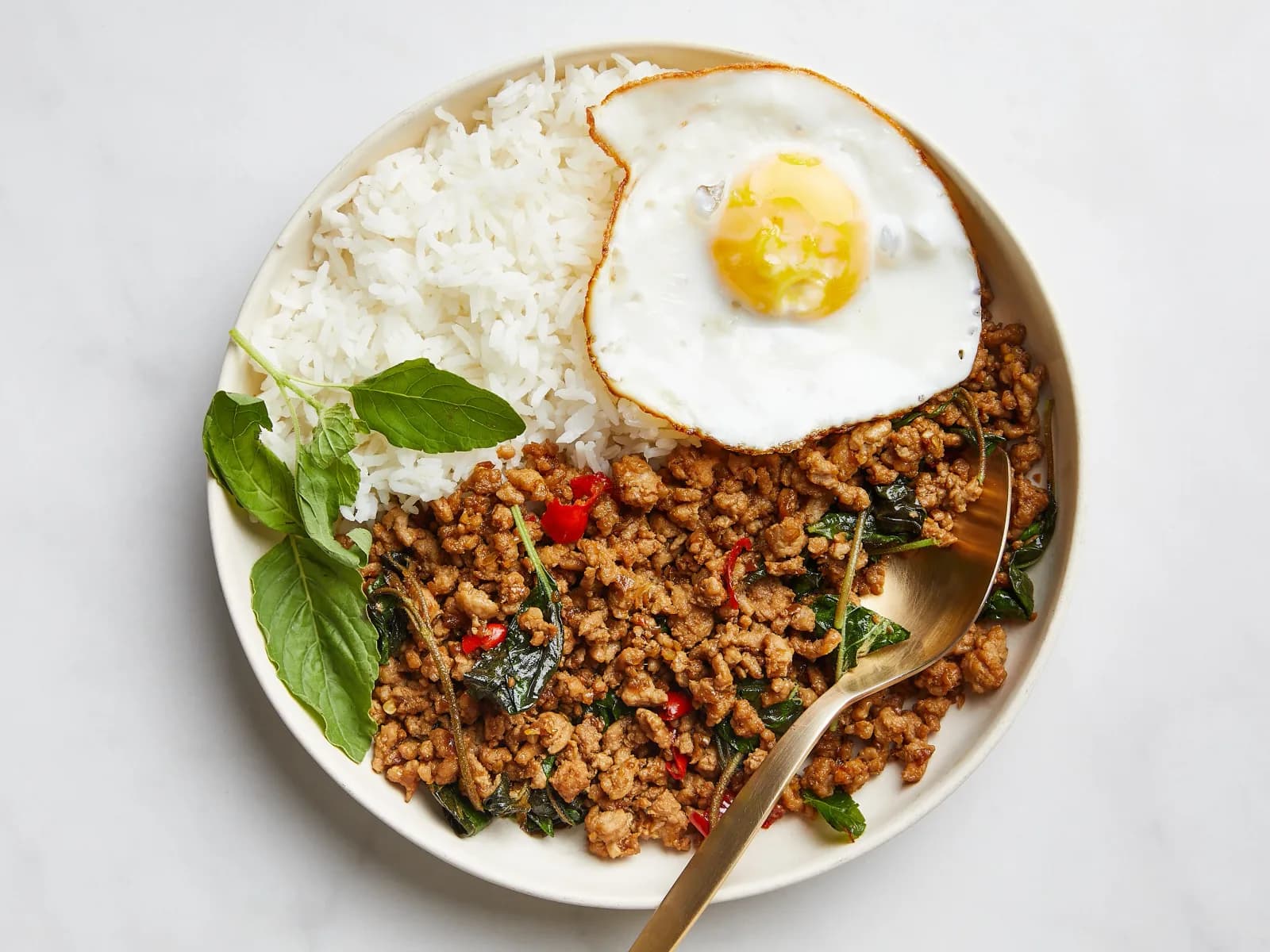 Pad Krapao – Würziges Thai-Basilikum-Rind