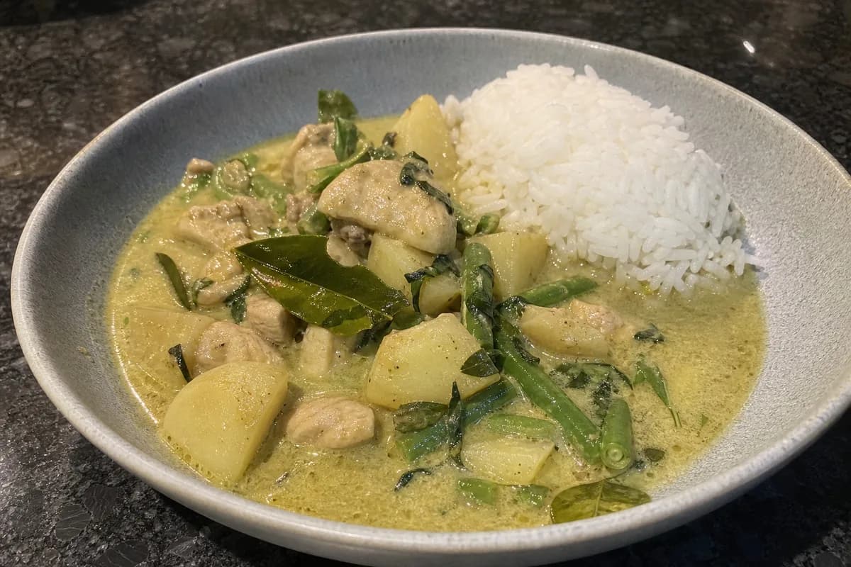 Grünes Thai-Curry mit Huhn