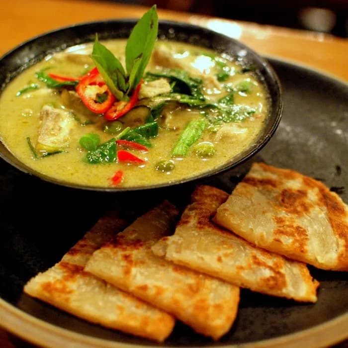 Grünes Thai-Curry mit Huhn